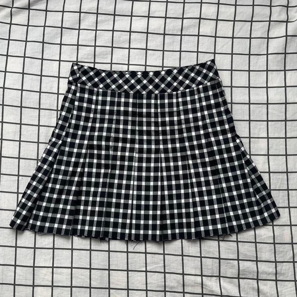 black and white pleated plaid mini skirt - Picture 3 of 4